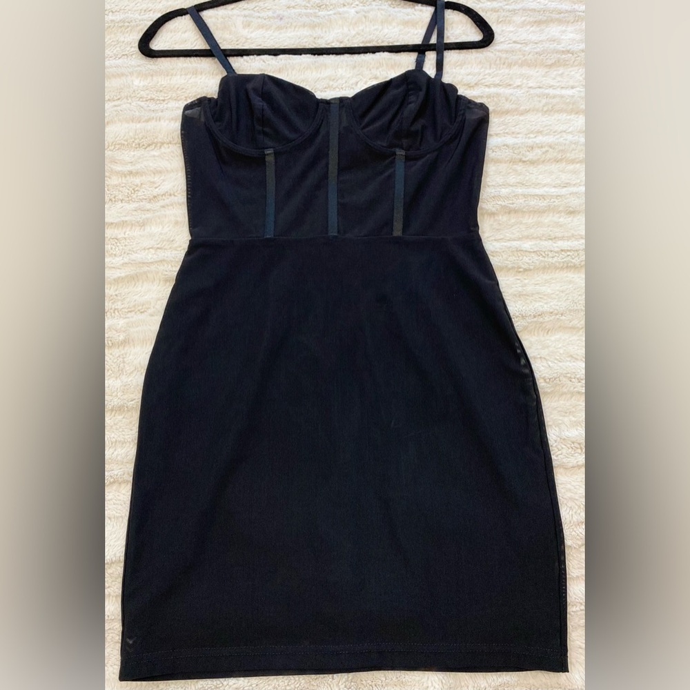 Elegant Black Strapless Bodycon Dress for Cocktail Events